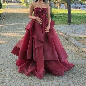 Elegant Burgundy Strapless Prom Dress